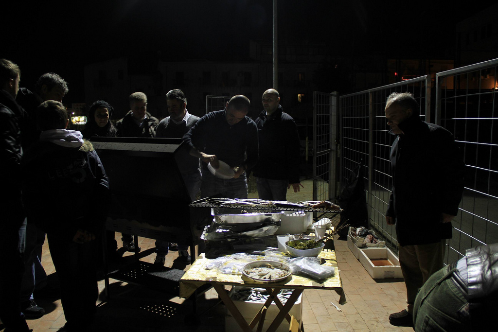 Tra scuola e mare: degustazione di pesce azzurro presso Al Bab